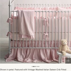 Vintage-Washed Italian Sateen Crib Fitted Sheet in Petal